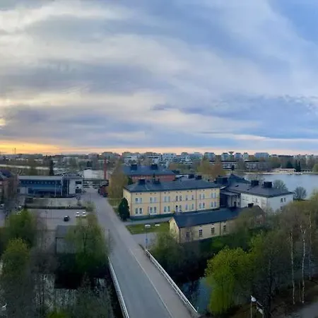 Tilava Kattohuoneisto Suurella Parvekkeella Appartamento