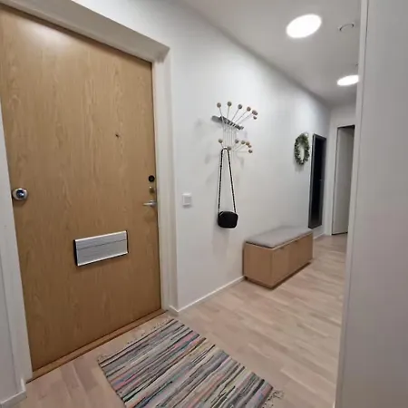 Tilava Kattohuoneisto Suurella Parvekkeella