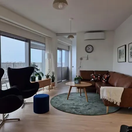 Tilava Kattohuoneisto Suurella Parvekkeella * Oulu
