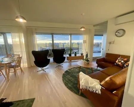 Tilava Kattohuoneisto Suurella Parvekkeella Apartment *