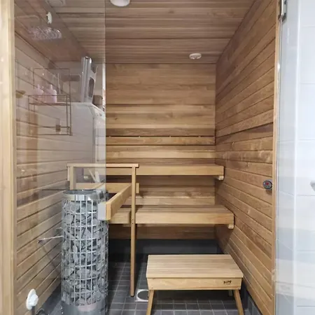 Tilava Kattohuoneisto Suurella Parvekkeella * Oulu